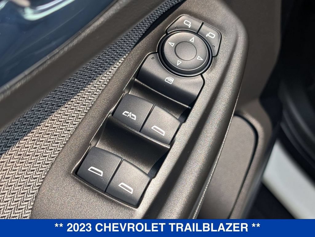 Used 2023 Chevrolet TrailBlazer LS FWD image 12