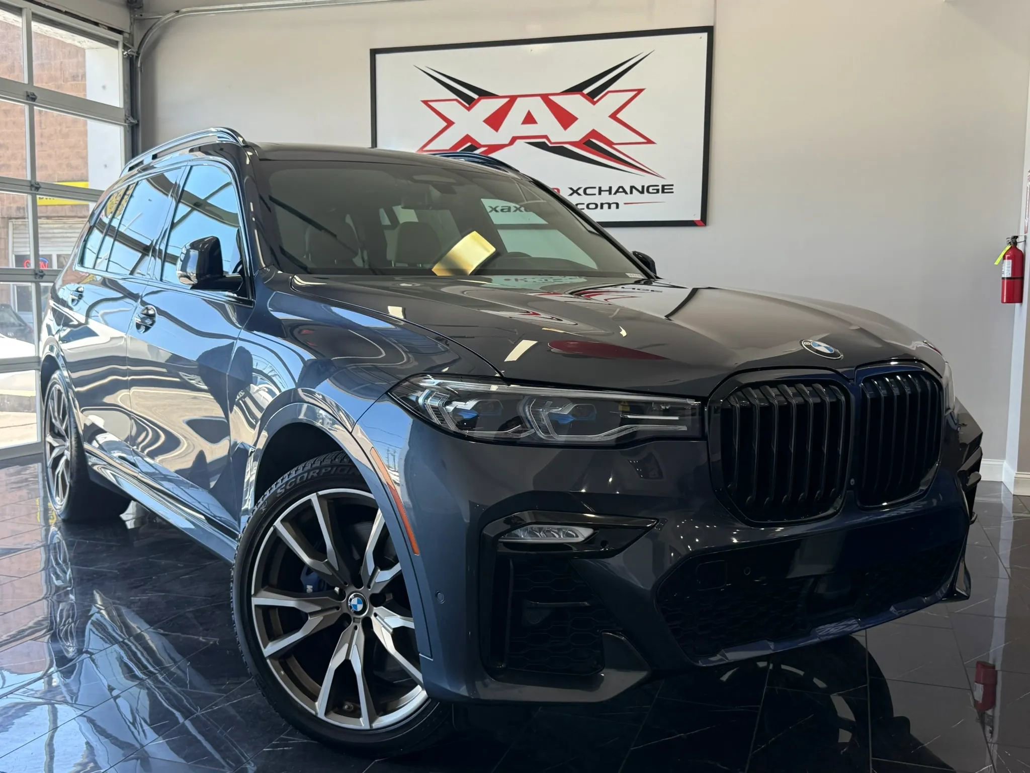 Used 2020 BMW X7 M50i w/ Dynamic Handling Package AWD/4WD image 1