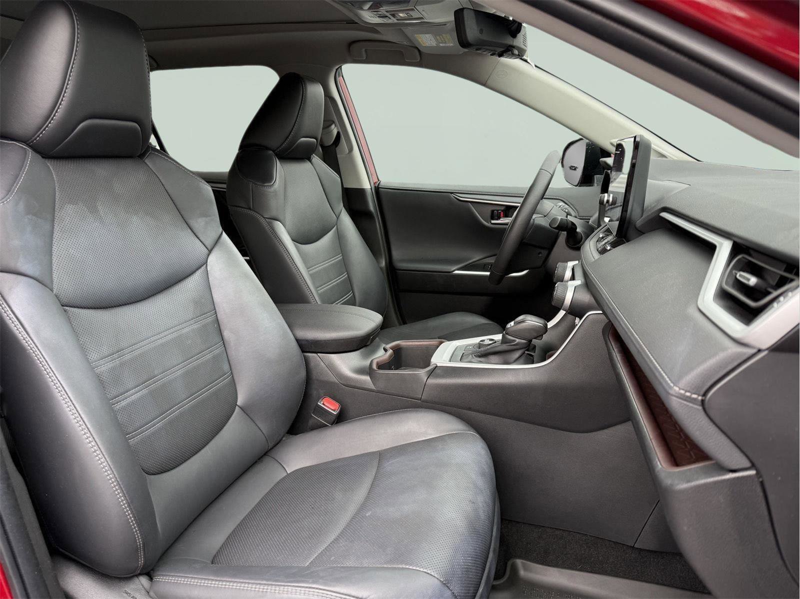 Used 2023 Toyota RAV4 Limited image 24