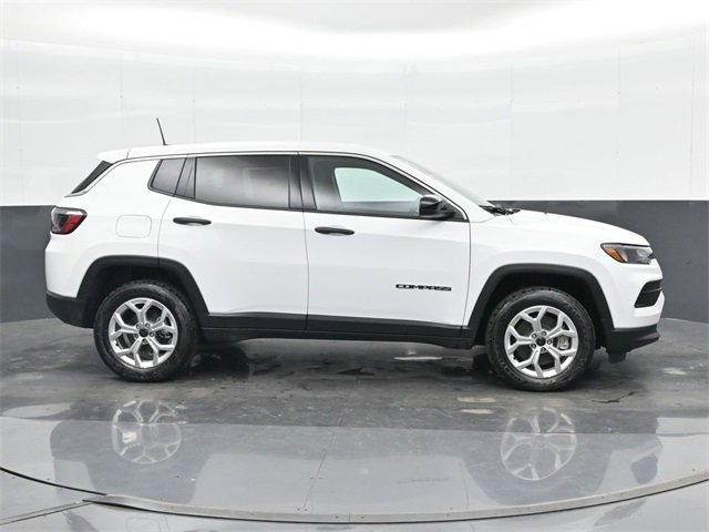 Used 2025 Jeep Compass Sport image 5