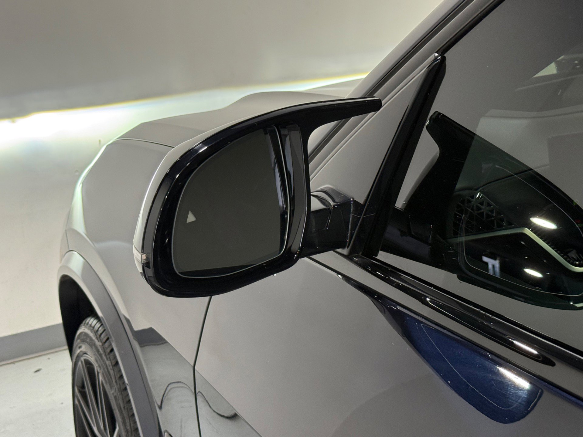 Used 2025 BMW X5 M Competition w/ Executive Package image 16