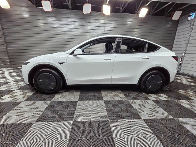 Used 2026 Tesla Model Y 2WD image 8