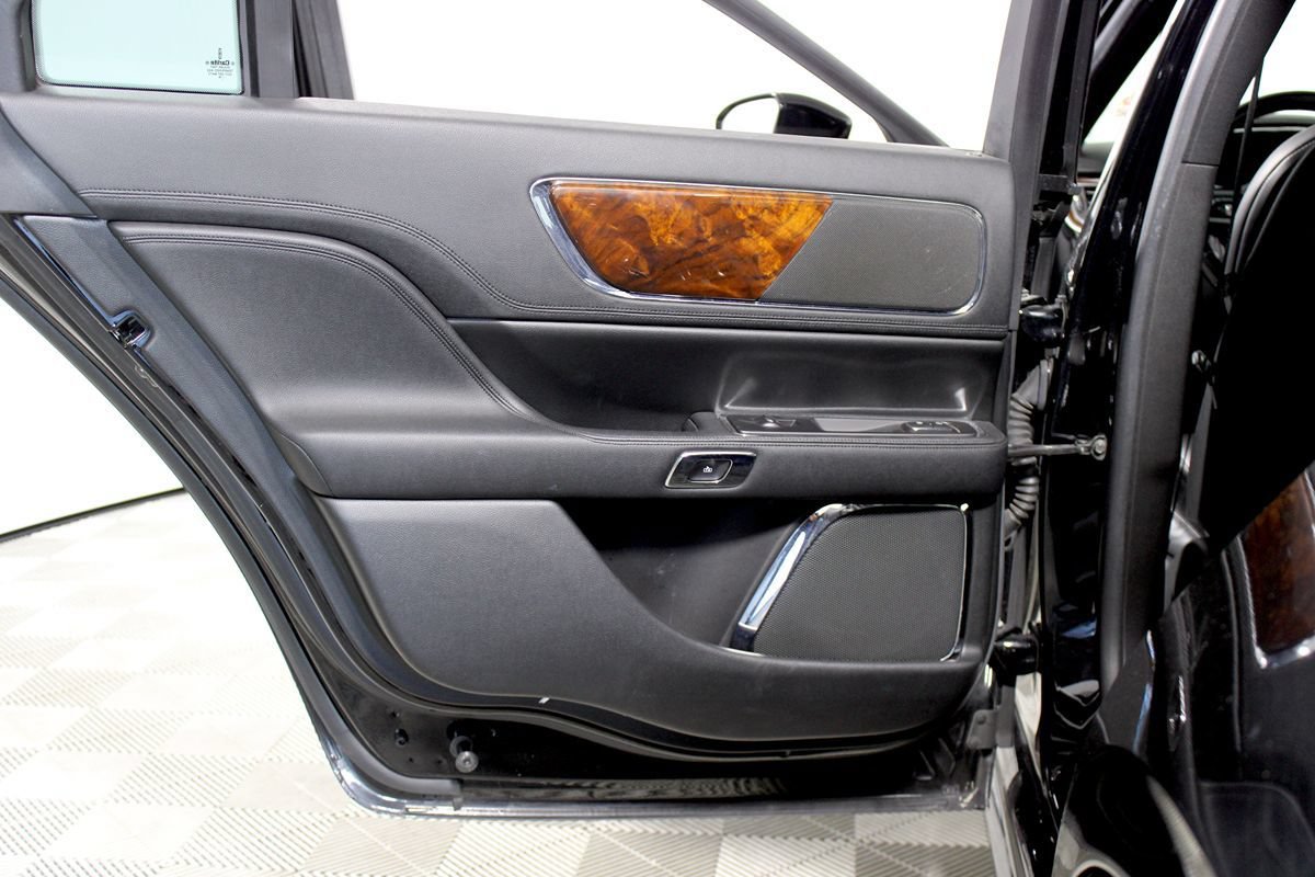 Used 2017 Lincoln Continental Select FWD image 35