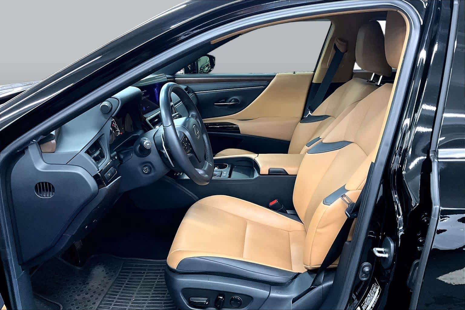 Used 2024 Lexus ES 300h w/ Premium Package FWD image 7