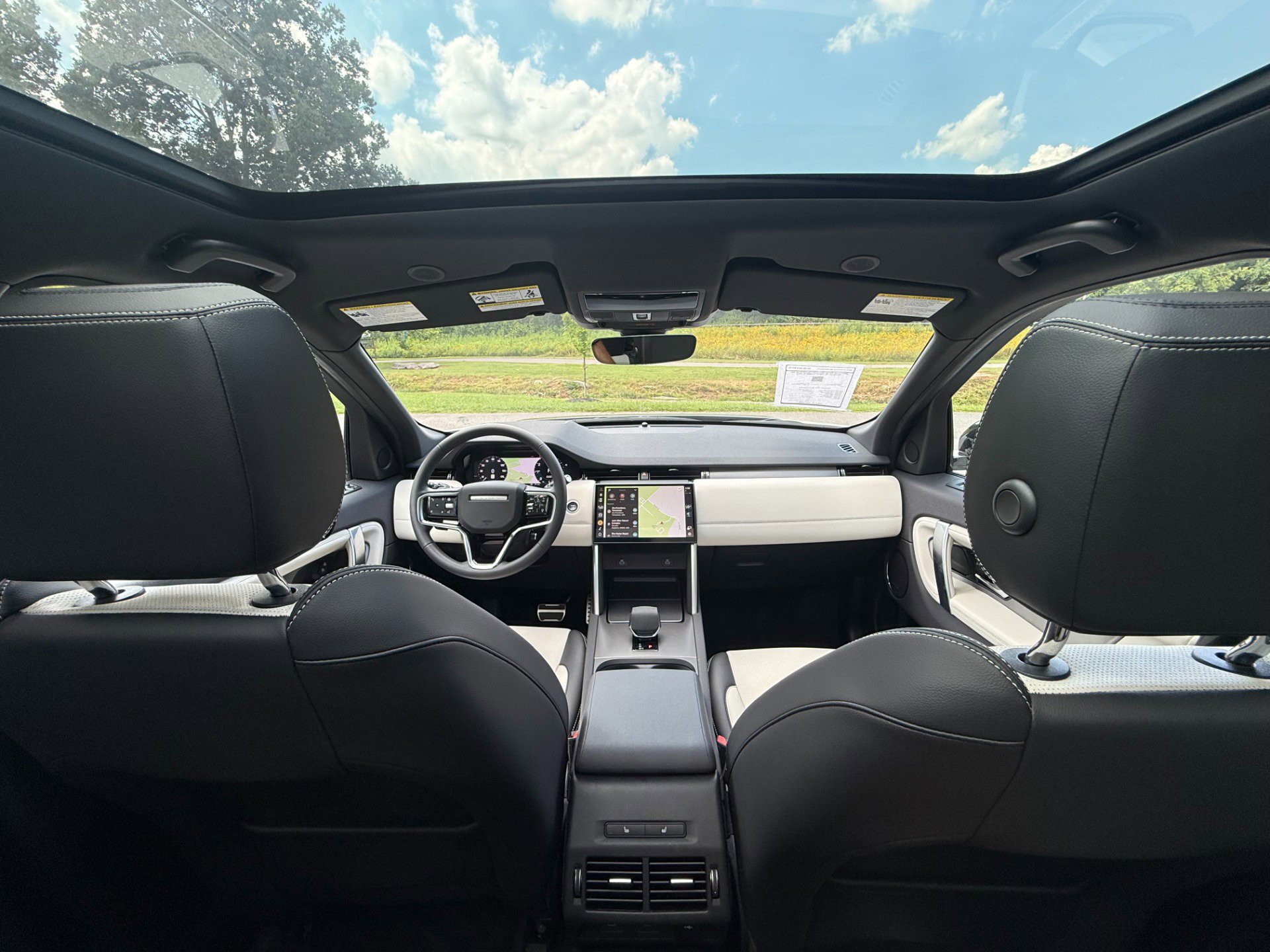 Used 2024 Land Rover Discovery Sport Dynamic SE image 25