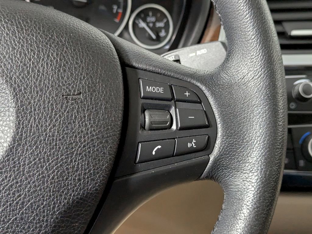 Used 2018 BMW 320i Sedan RWD image 32