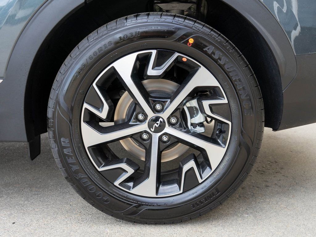 Used 2025 Kia Sportage EX image 26