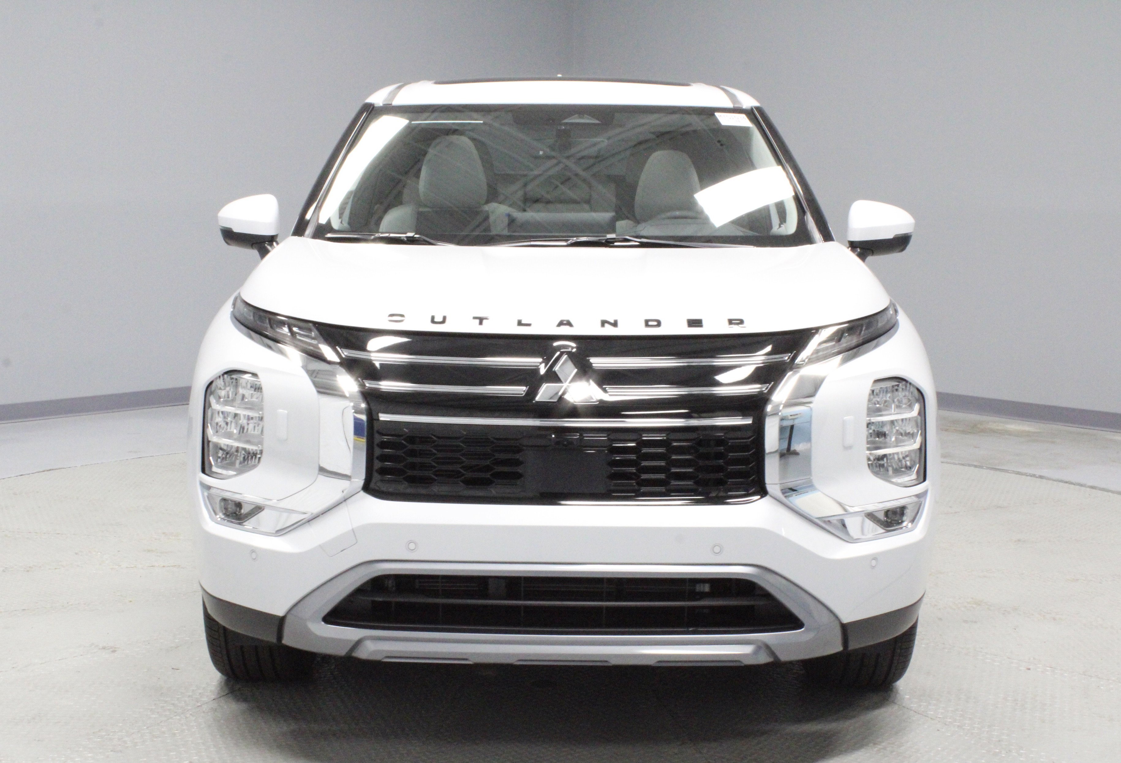 New 2025 Mitsubishi Outlander SE image 3
