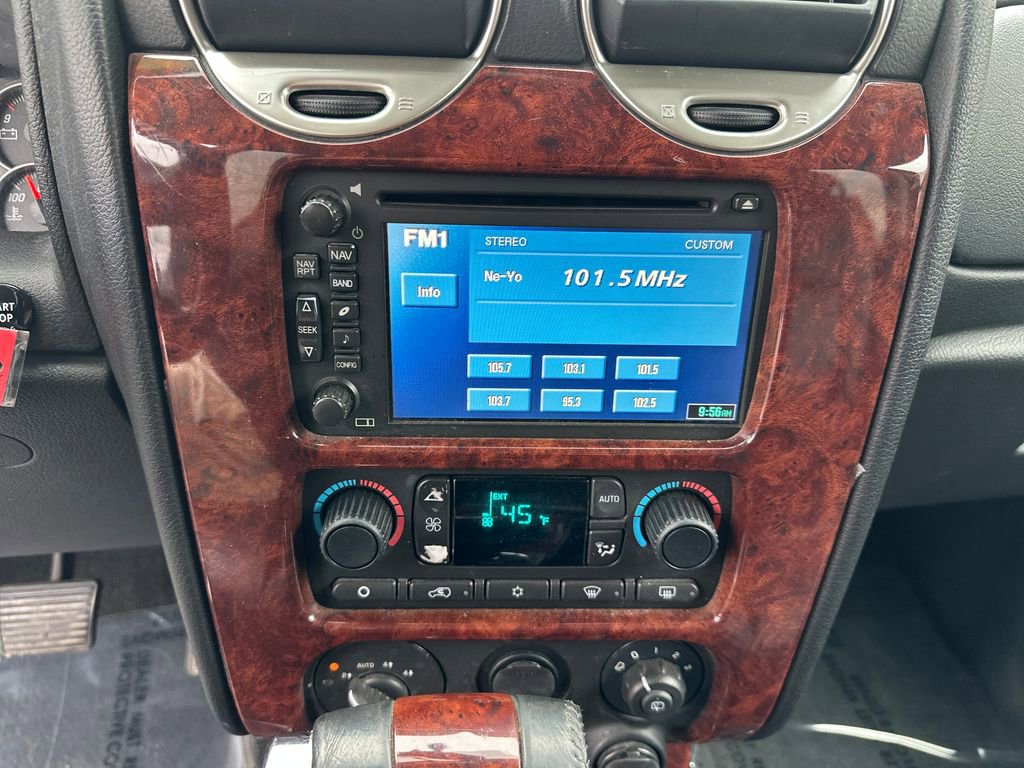 Used 2009 GMC Envoy Denali image 20