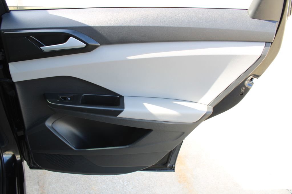 Certified 2022 Volkswagen Taos SE image 23