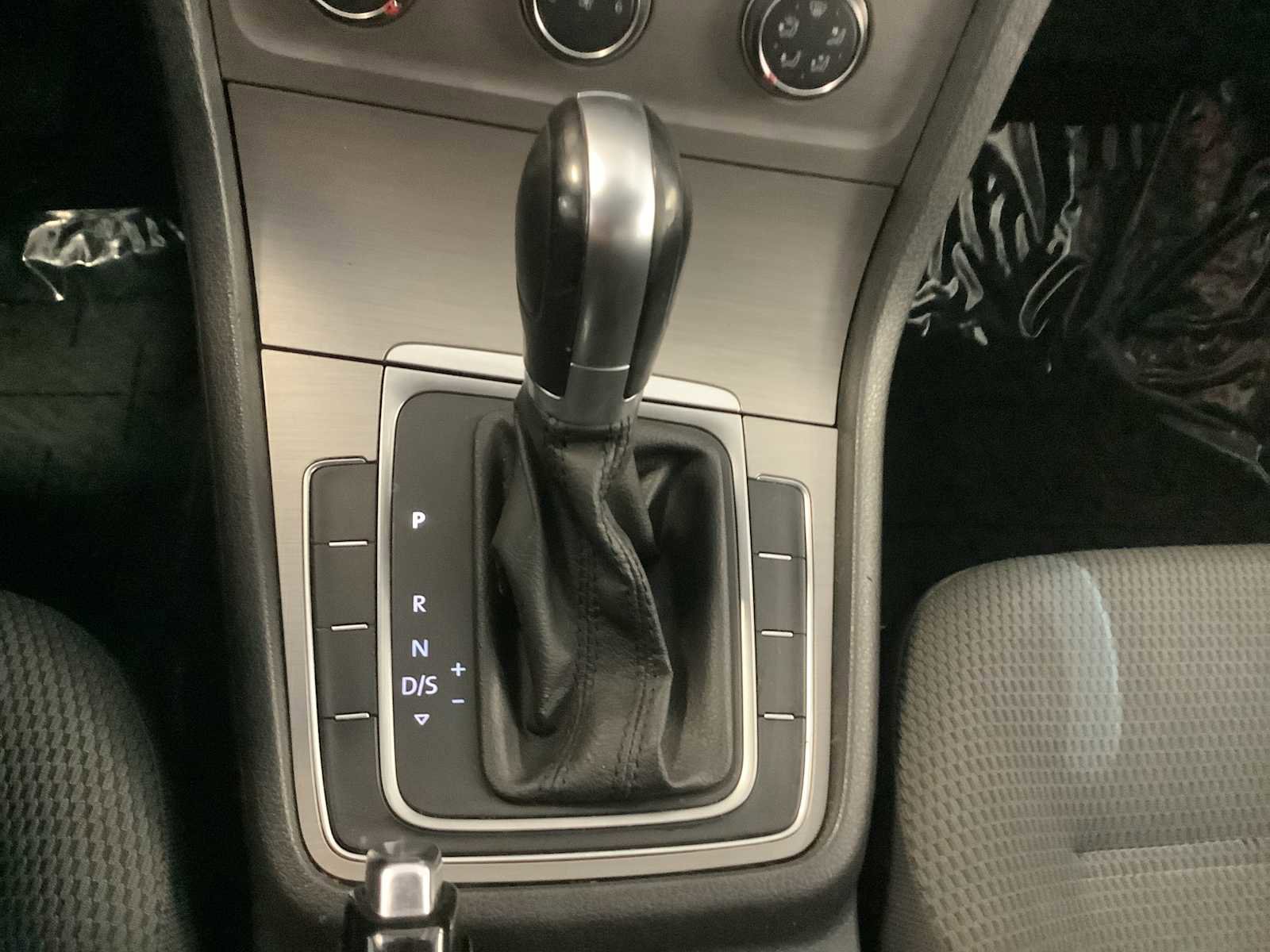 Used 2016 Volkswagen Golf S image 18