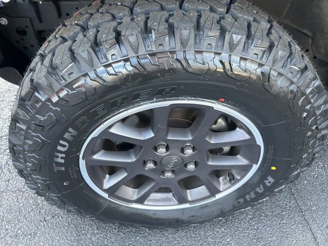 Used 2023 Jeep Gladiator Overland image 11