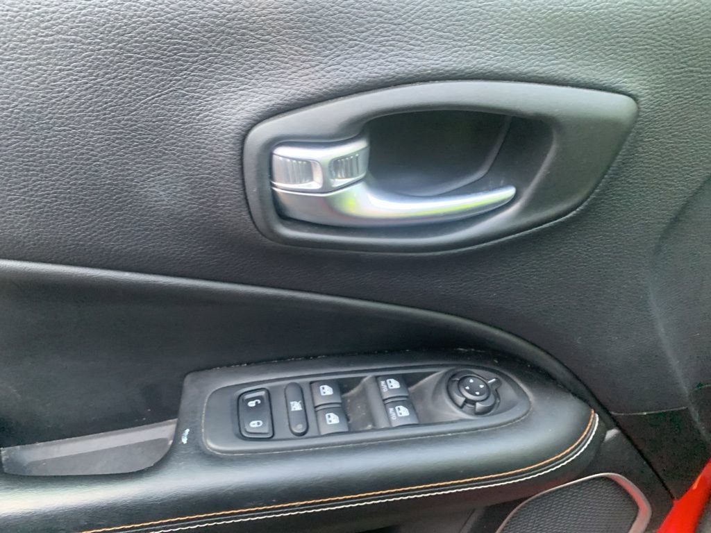 Used 2018 Jeep Compass Latitude w/ Popular Equipment Group image 9