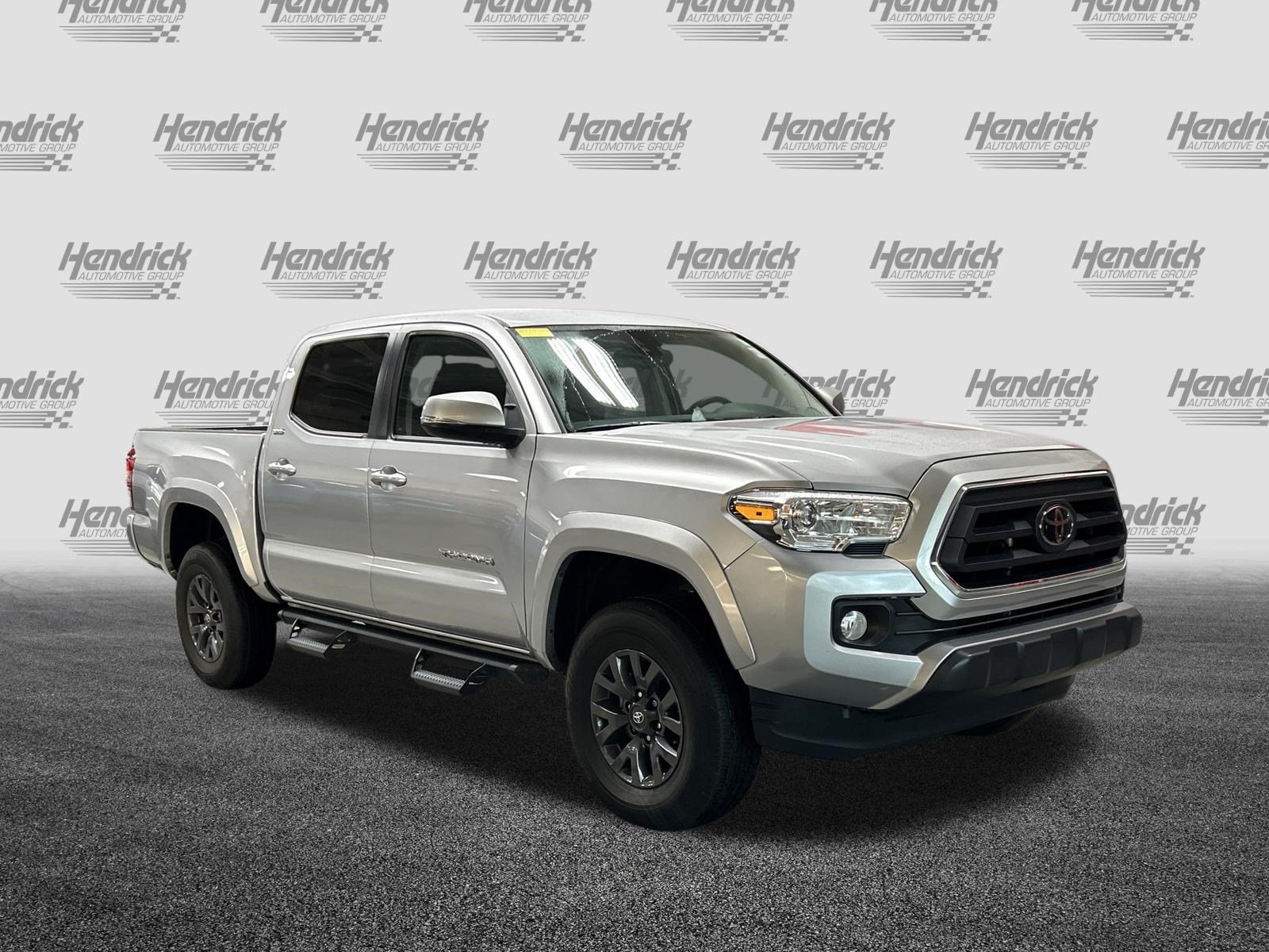 Used 2022 Toyota Tacoma SR5 w/ Technology Package RWD image 2