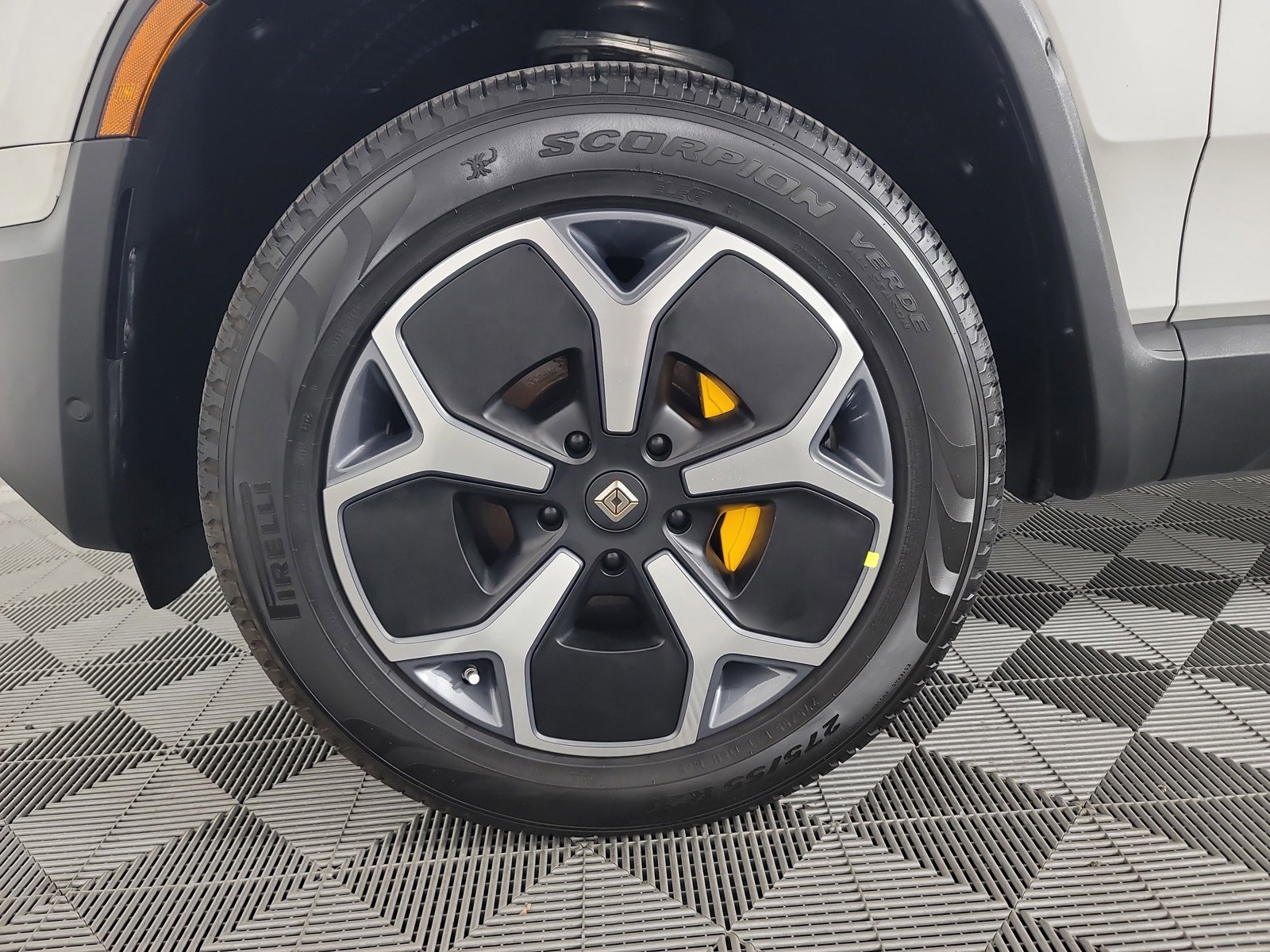 Used 2022 Rivian R1T Adventure image 9