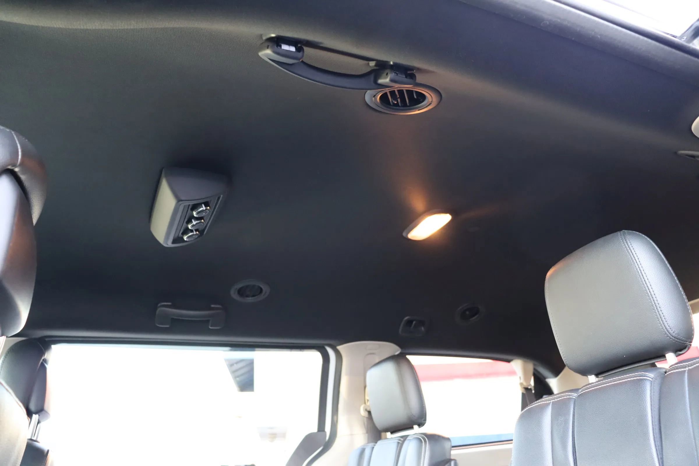 Used 2017 Dodge Grand Caravan SXT image 28