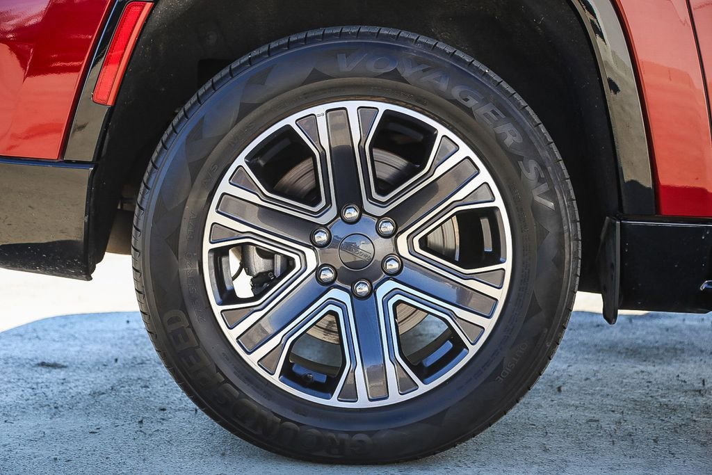 Used 2024 Jeep Wagoneer L Series II image 12