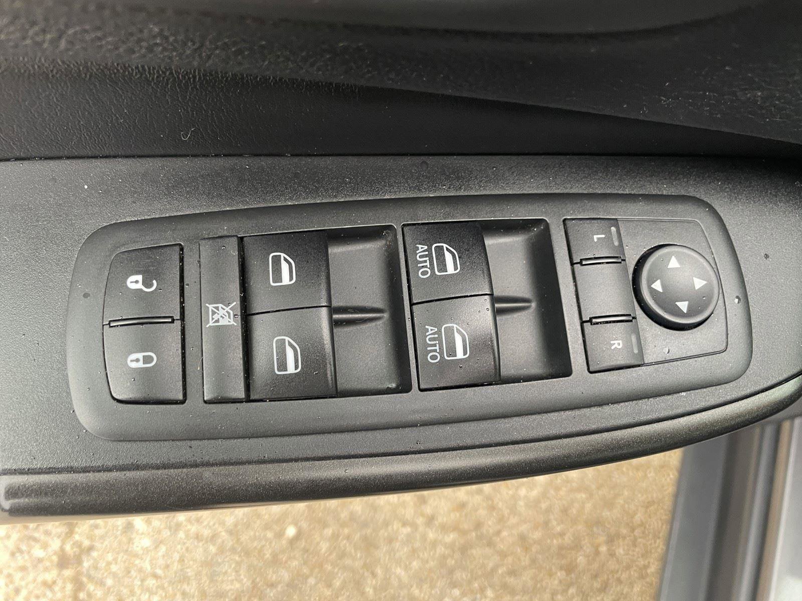 Used 2020 Jeep Cherokee Trailhawk w/ Cold Weather Group image 11