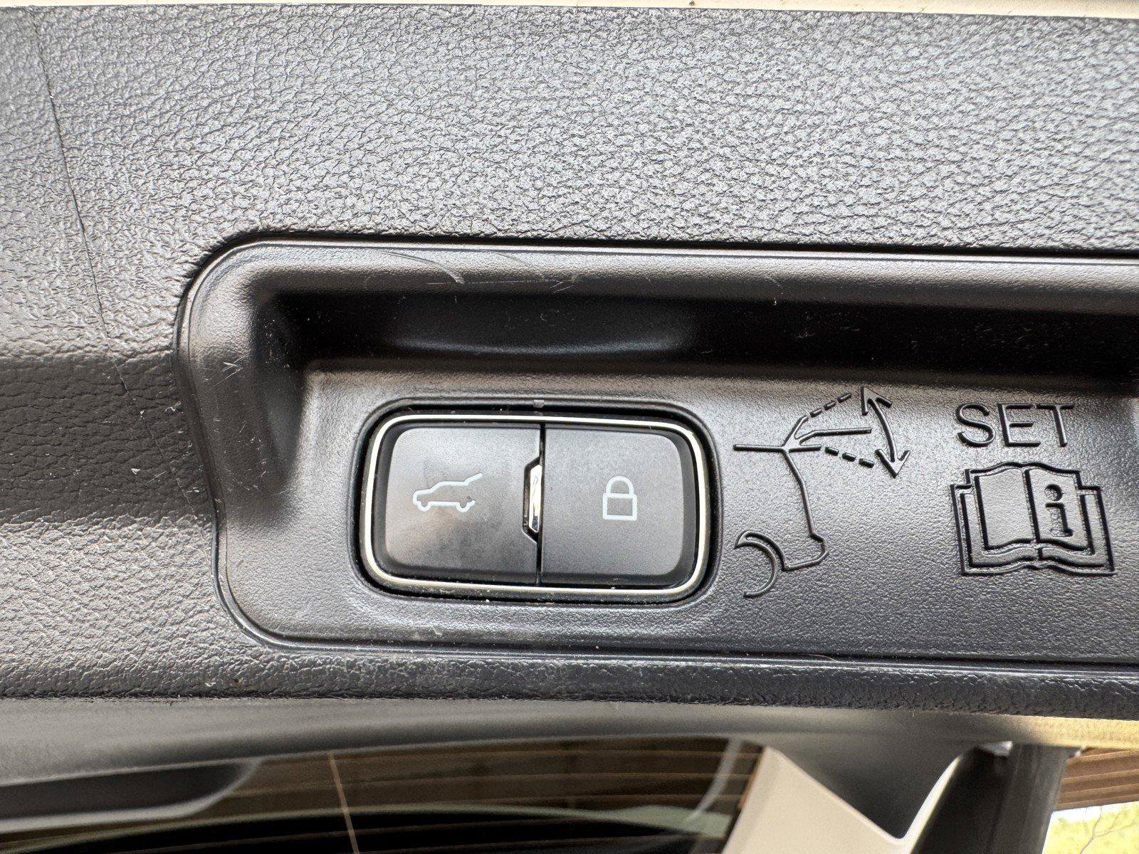 Used 2025 Ford Explorer Active RWD image 37