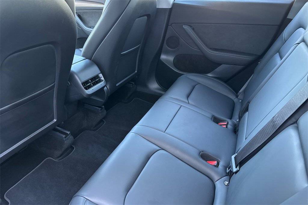 Used 2024 Tesla Model Y 2WD image 12
