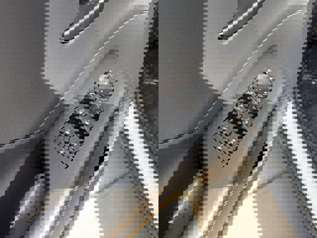 Used 2025 Hyundai Kona SEL image 10