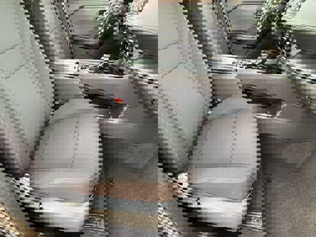 Used 2023 Nissan Rogue S image 10