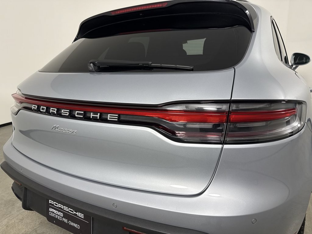 Certified 2025 Porsche Macan AWD/4WD image 17