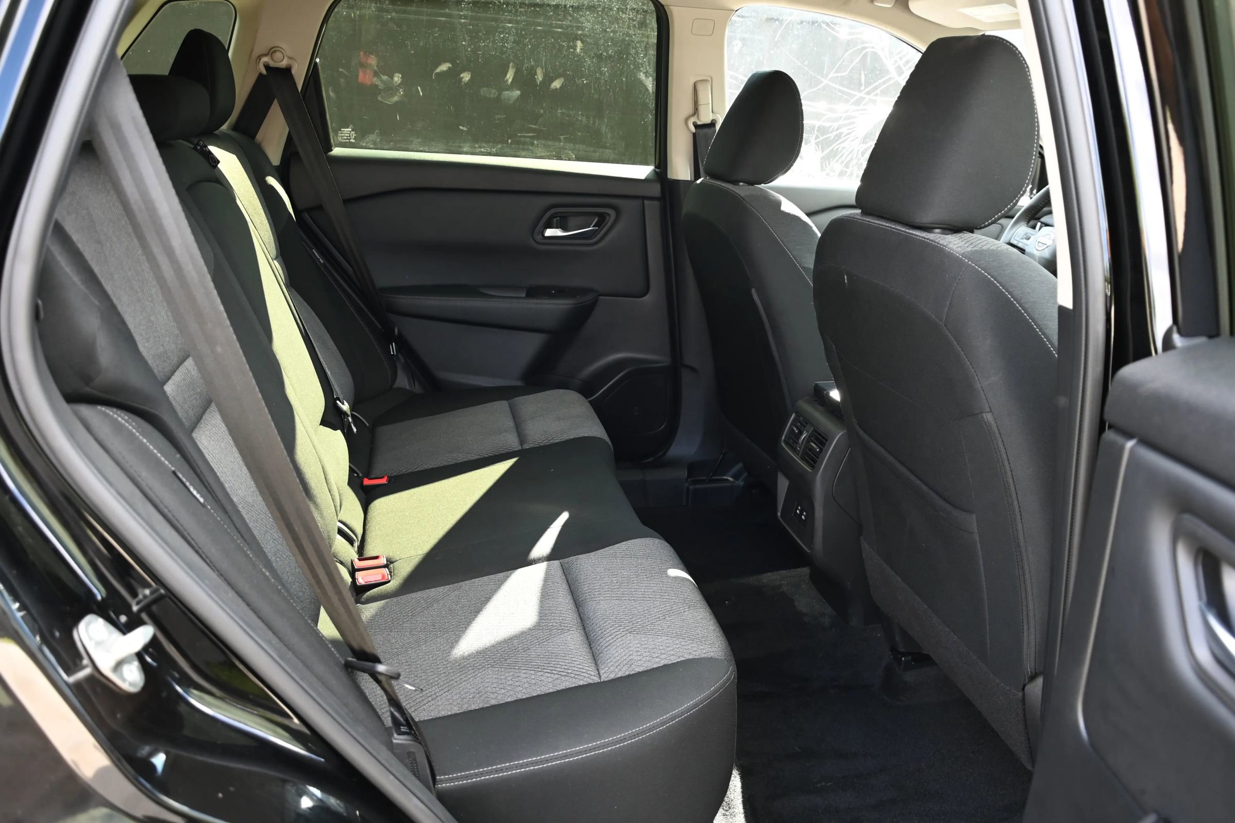 Used 2025 Nissan Rogue SV image 15