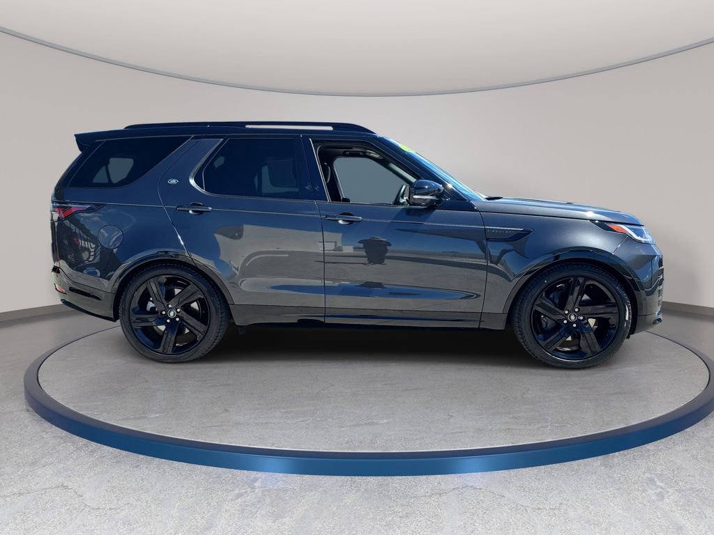 Used 2025 Land Rover Discovery Dynamic SE image 4
