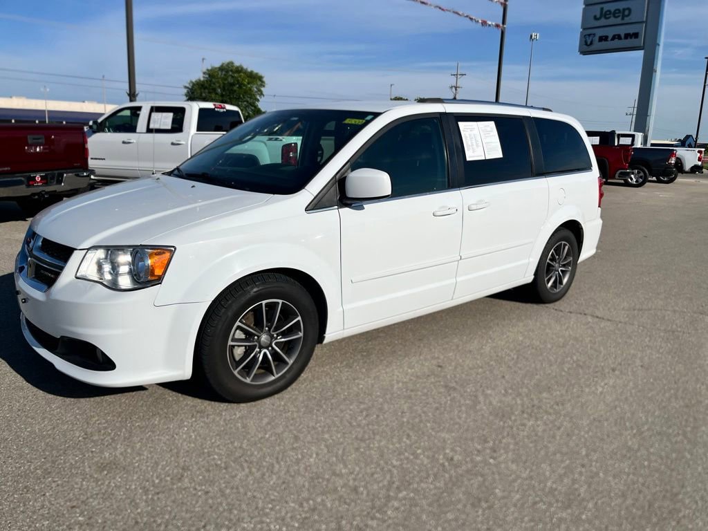 Used 2017 Dodge Grand Caravan SXT FWD image 3