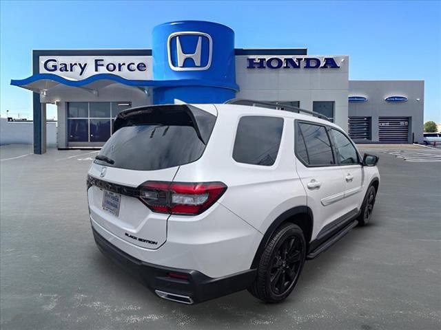 Used 2025 Honda Pilot Black Edition image 2