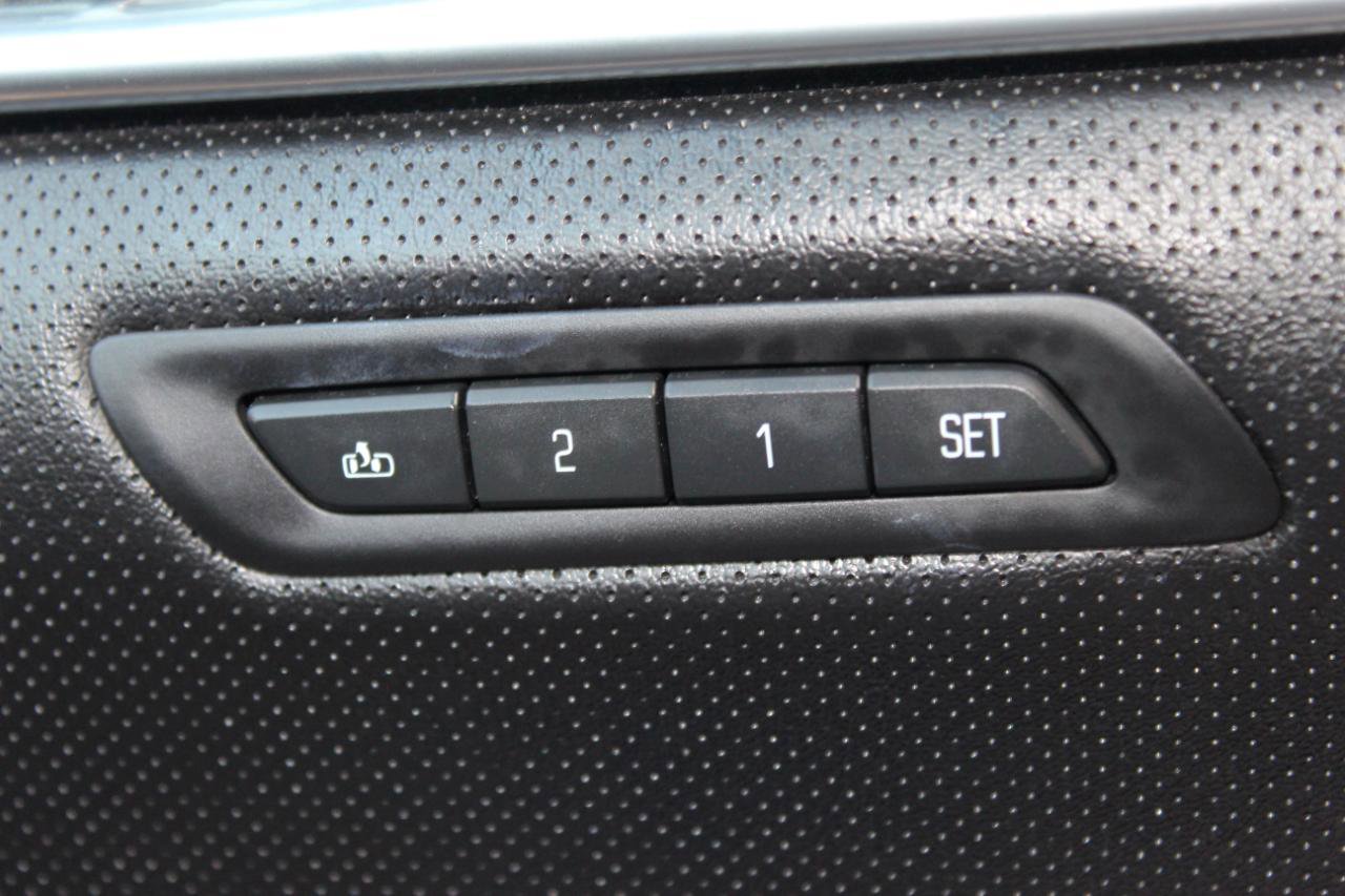 Used 2015 Cadillac XTS Luxury w/ Driver Awareness Package image 26