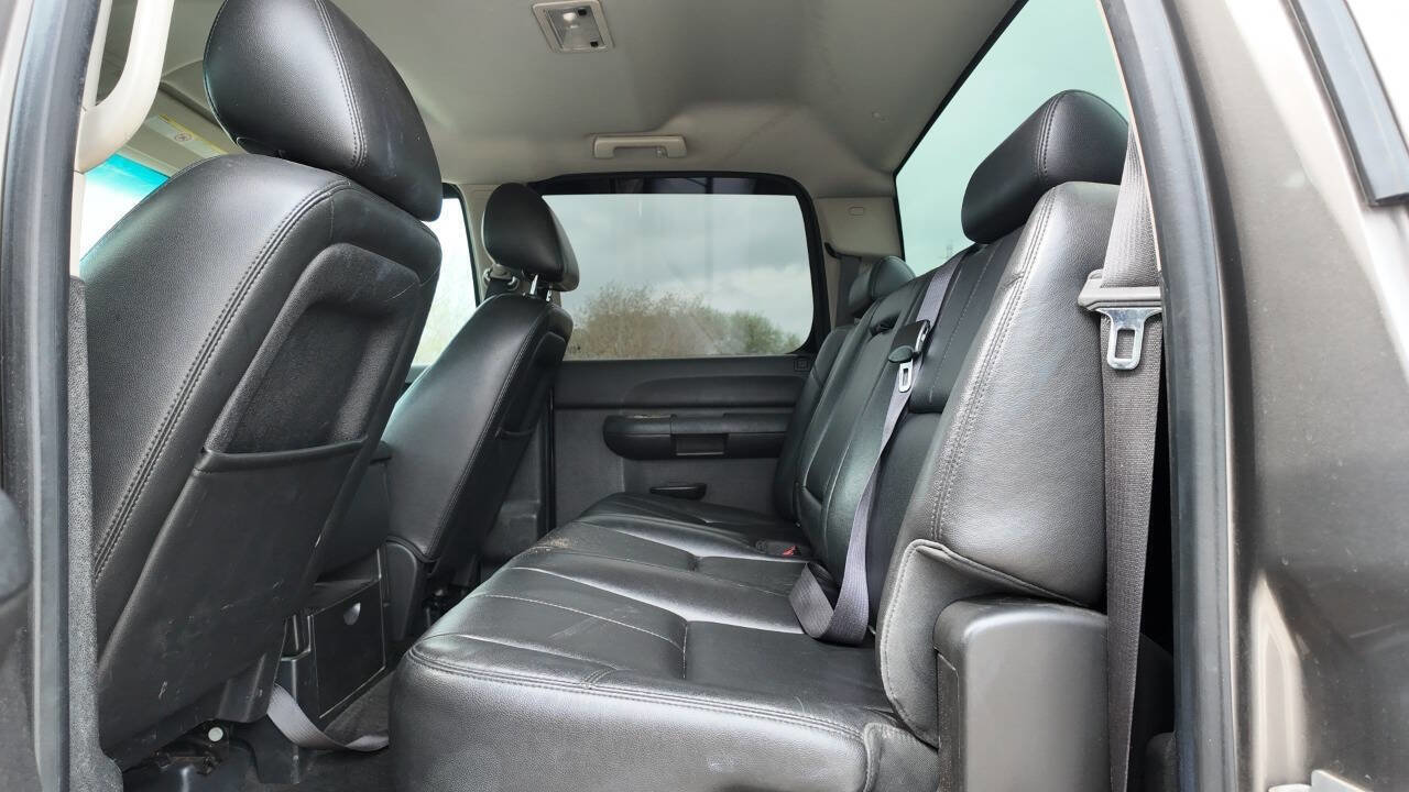 Used 2013 Chevrolet Silverado 2500 LT w/ Interior Plus Package image 15