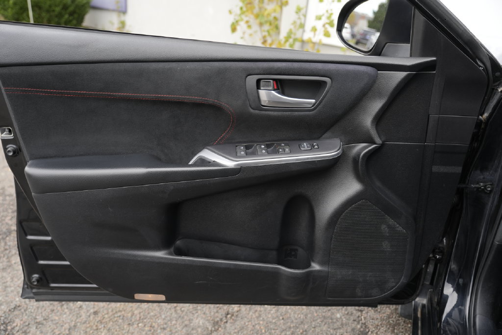 Used 2015 Toyota Camry XSE FWD image 19