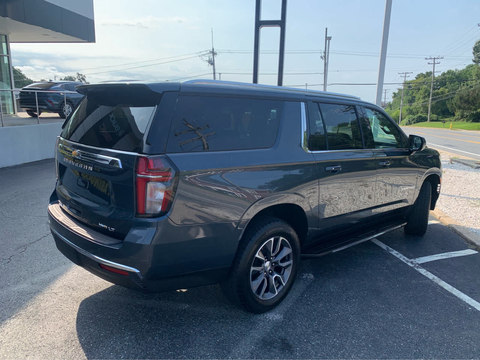 Used 2021 Chevrolet Suburban LT AWD/4WD image 7