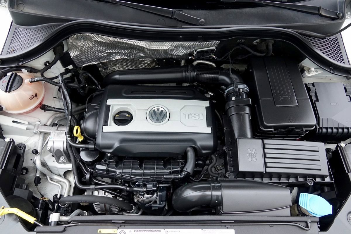 Used 2017 Volkswagen Tiguan Sport image 35