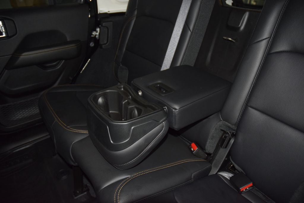 Used 2025 Jeep Wrangler Unlimited Sahara AWD/4WD image 44