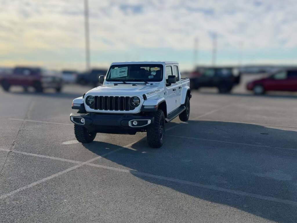 New 2026 Jeep Gladiator Sport image 3