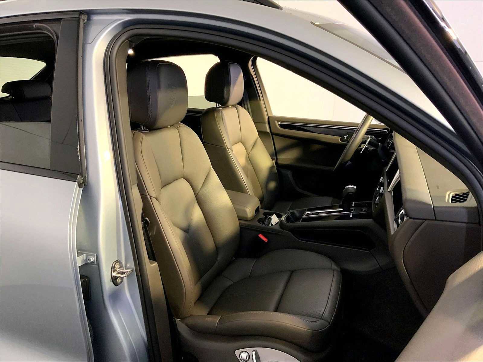 Certified 2023 Porsche Macan image 18