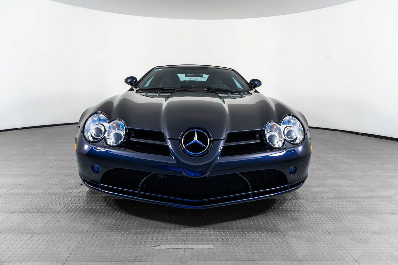 Used 2008 Mercedes-Benz SLR image 13