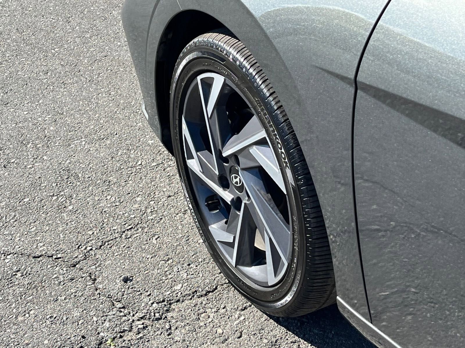 Used 2025 Hyundai Elantra SEL image 31