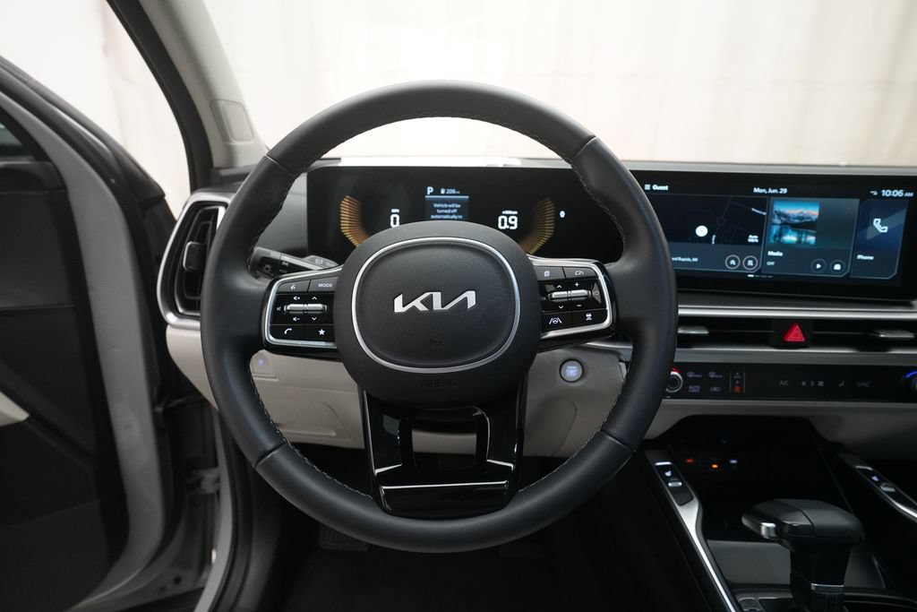 Used 2024 Kia Sorento S w/ Panoramic Sunroof Package AWD/4WD image 4