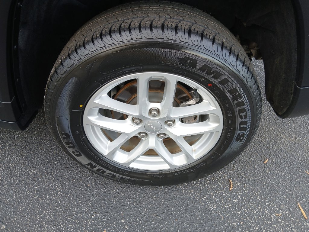 Certified 2023 Jeep Grand Cherokee Laredo X image 16