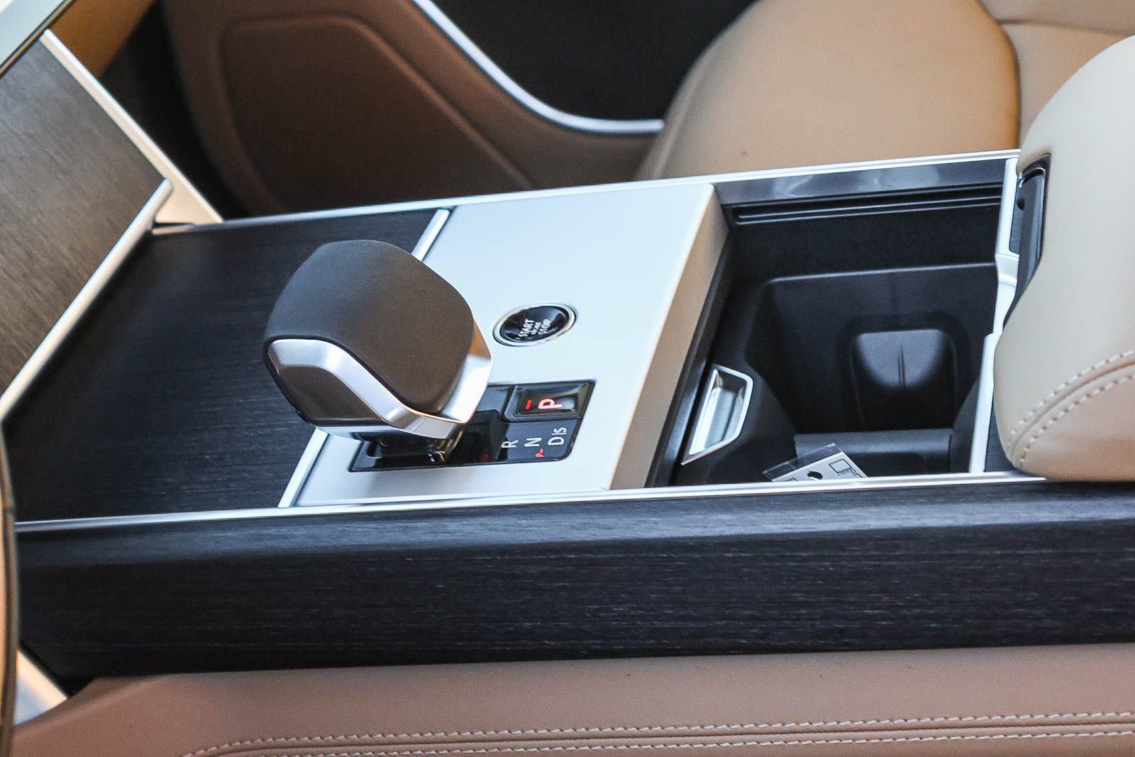 New 2026 Land Rover Range Rover SE image 31