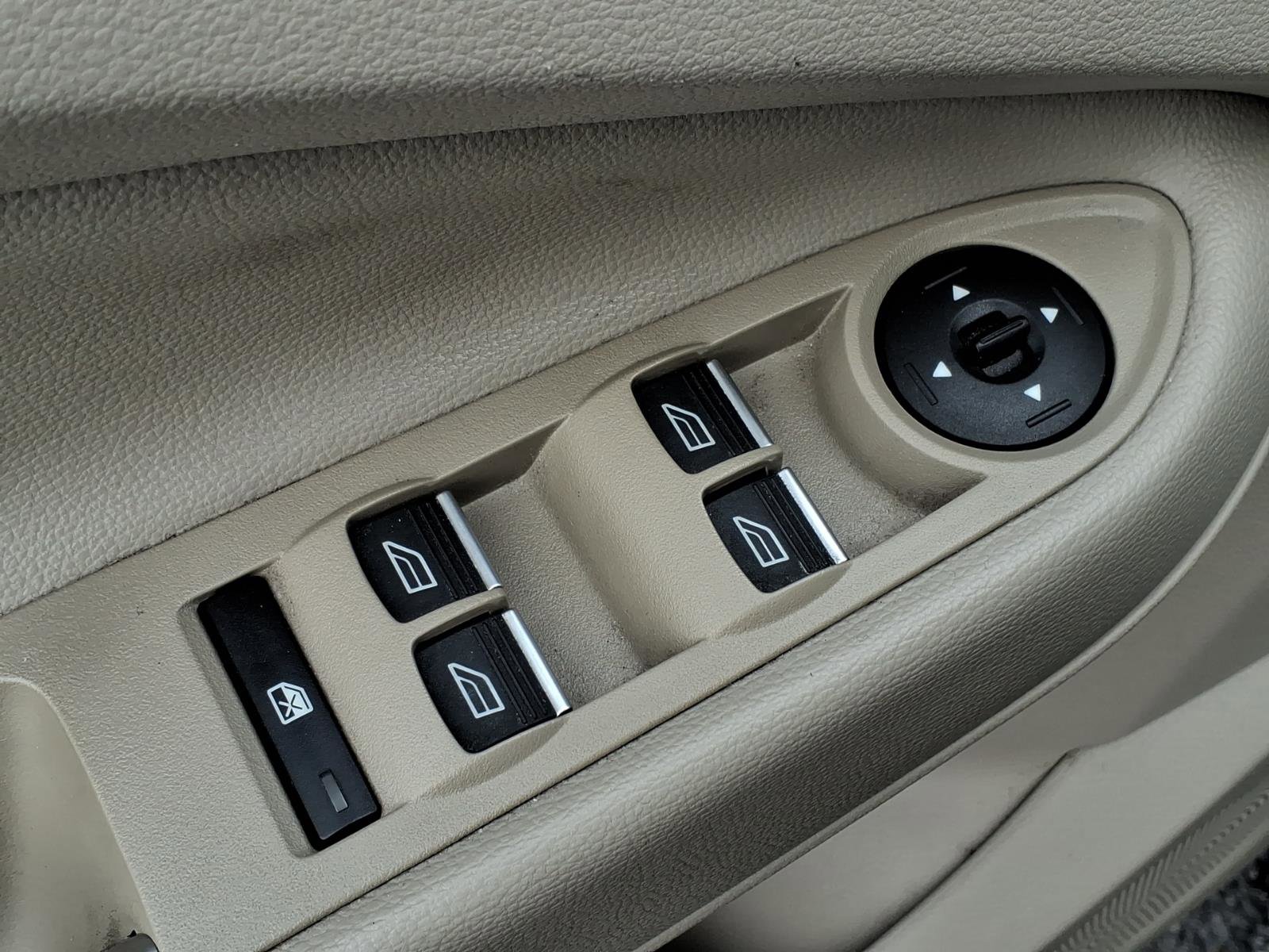 Used 2017 Ford Escape SE w/ Equipment Group 201A image 19