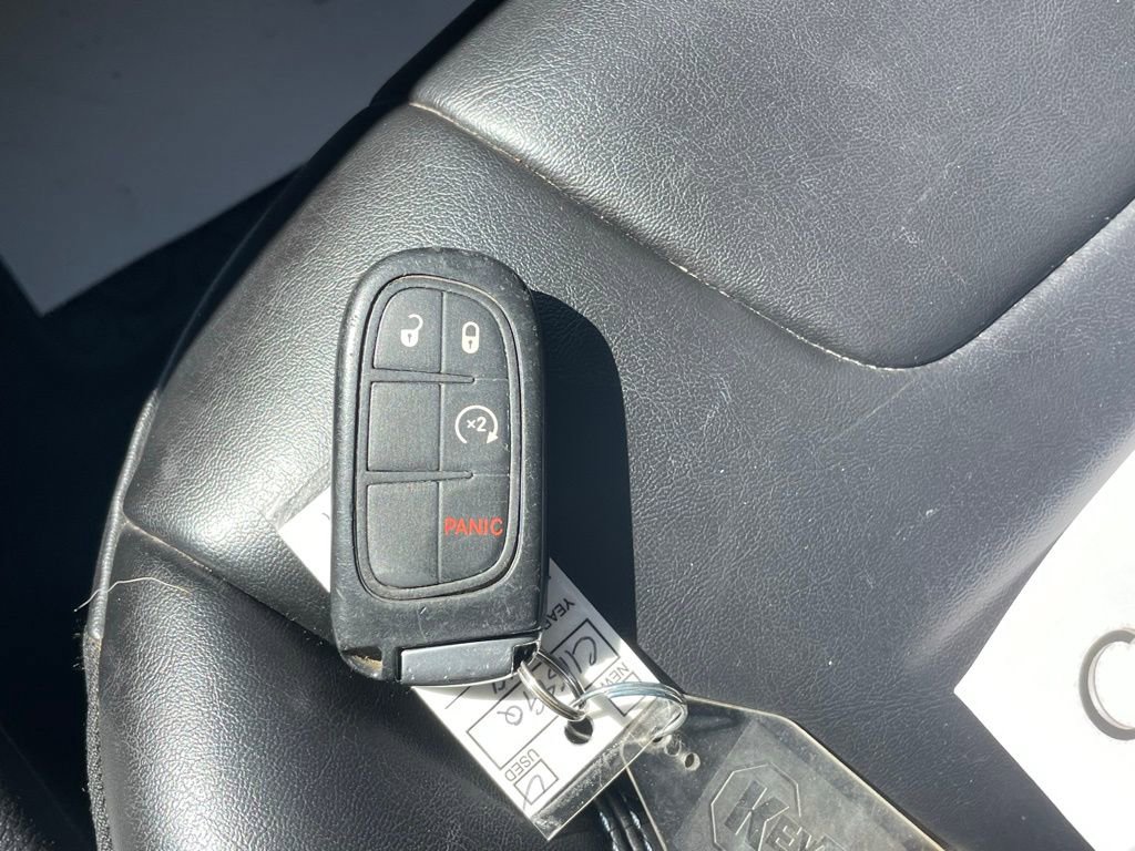 Used 2019 Jeep Cherokee Latitude Plus w/ Cold Weather Group AWD/4WD image 32