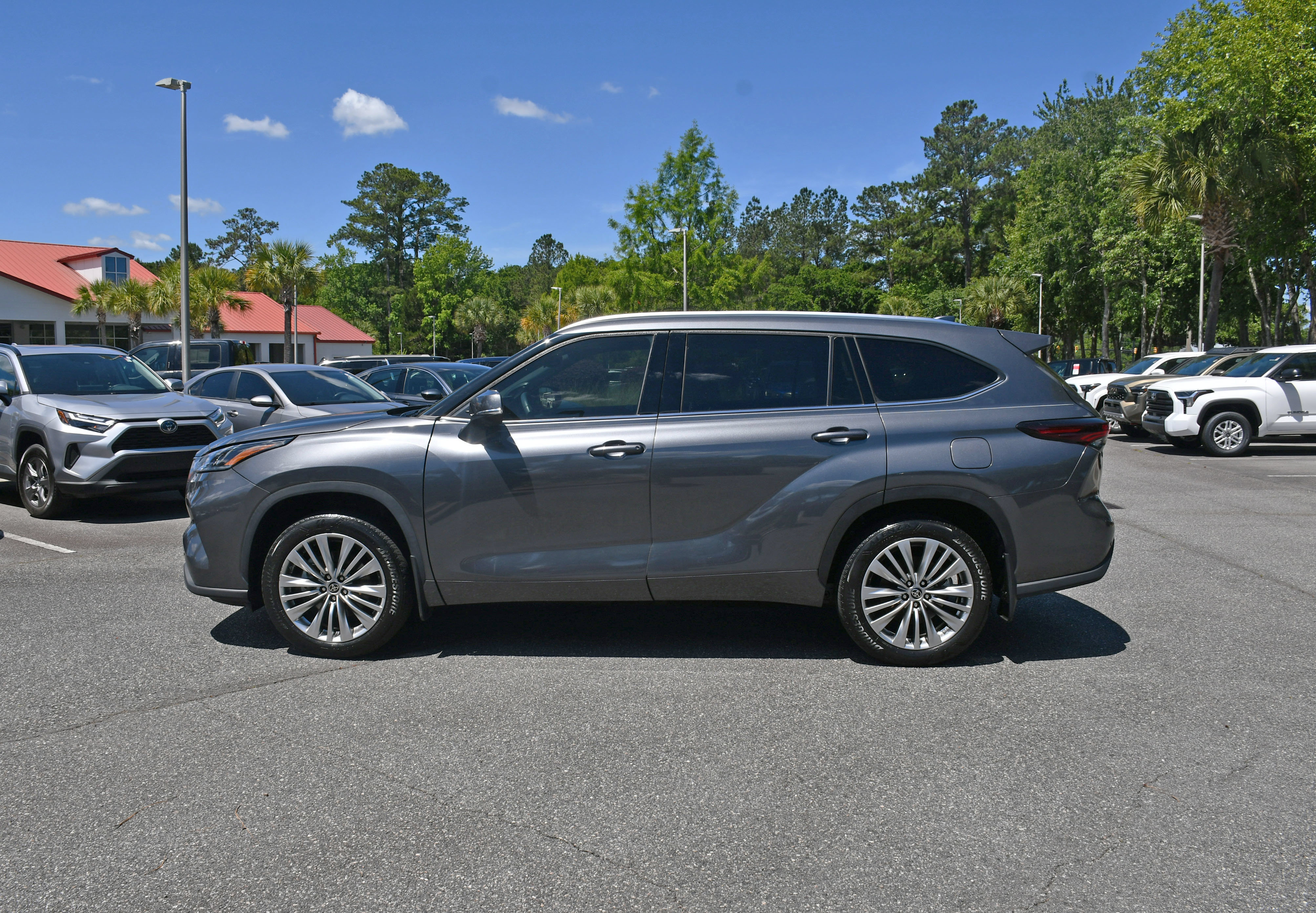 Certified 2024 Toyota Highlander Platinum FWD image 2