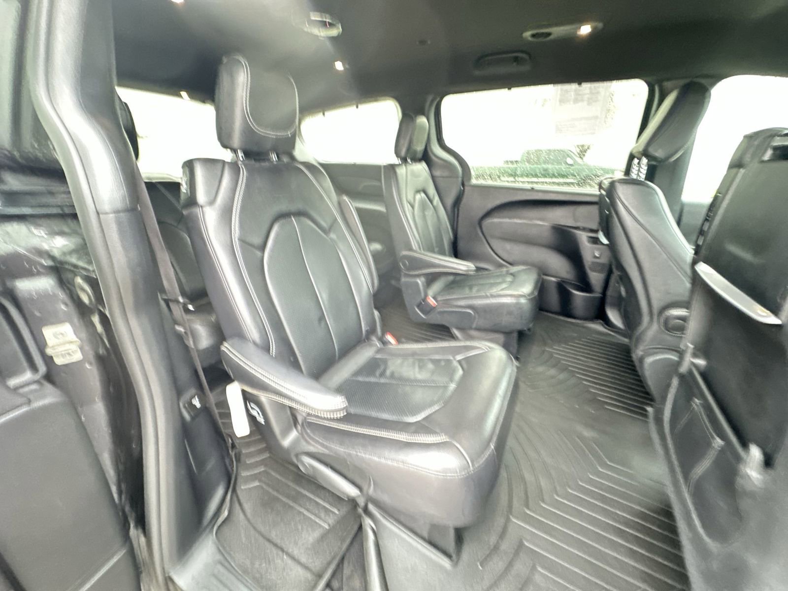 Used 2021 Chrysler Pacifica Touring-L w/ Uconnect Theater Family Group AWD/4WD image 27