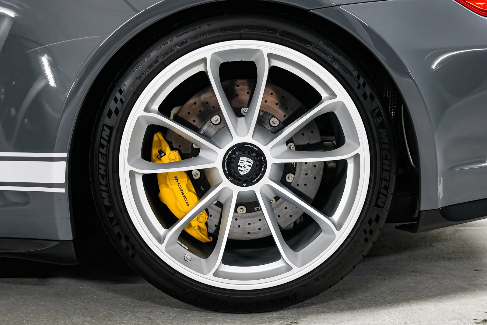 Used 2018 Porsche 911 GT3 RWD image 46