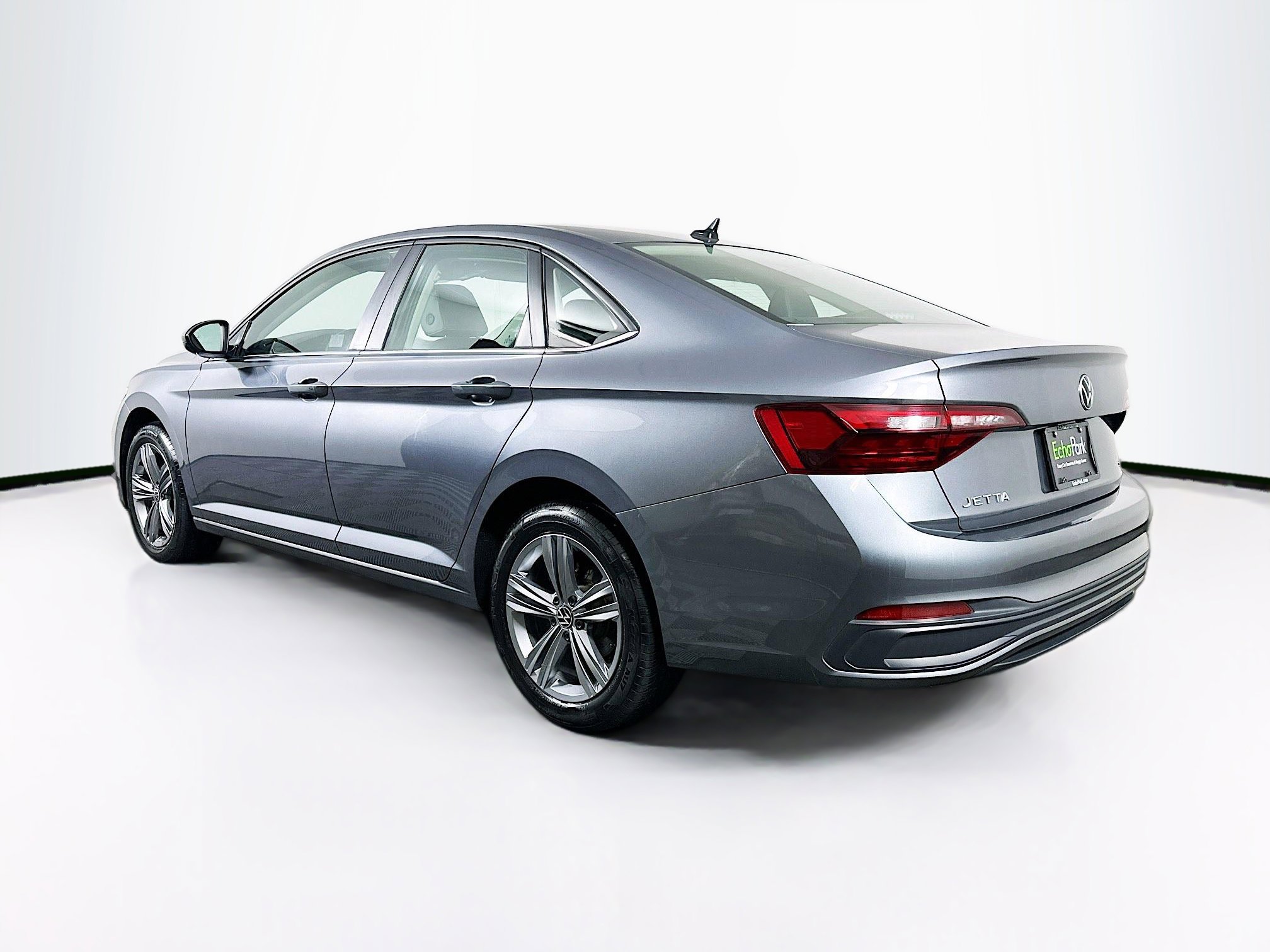 Used 2024 Volkswagen Jetta SE image 5